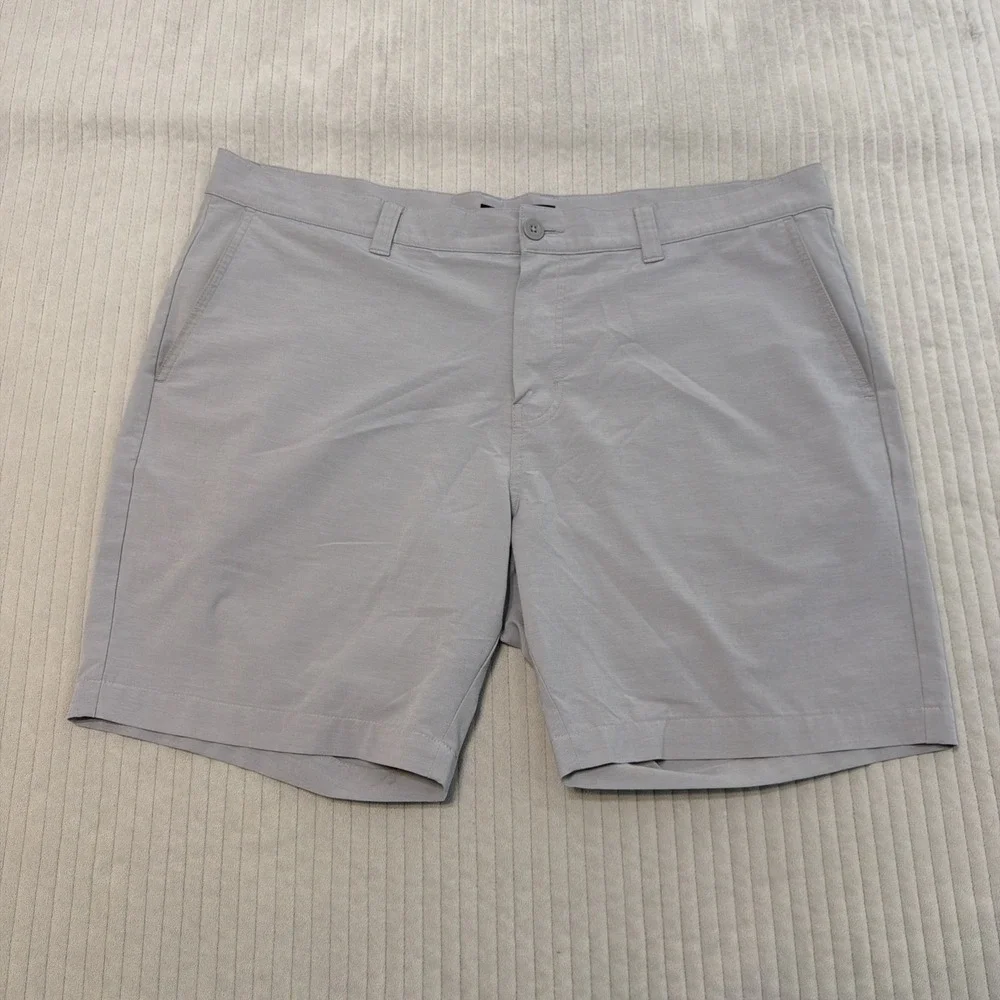 Travis Mathew Shorts Men 40 Gray Golf Chino Golf Casual stretch perfromance